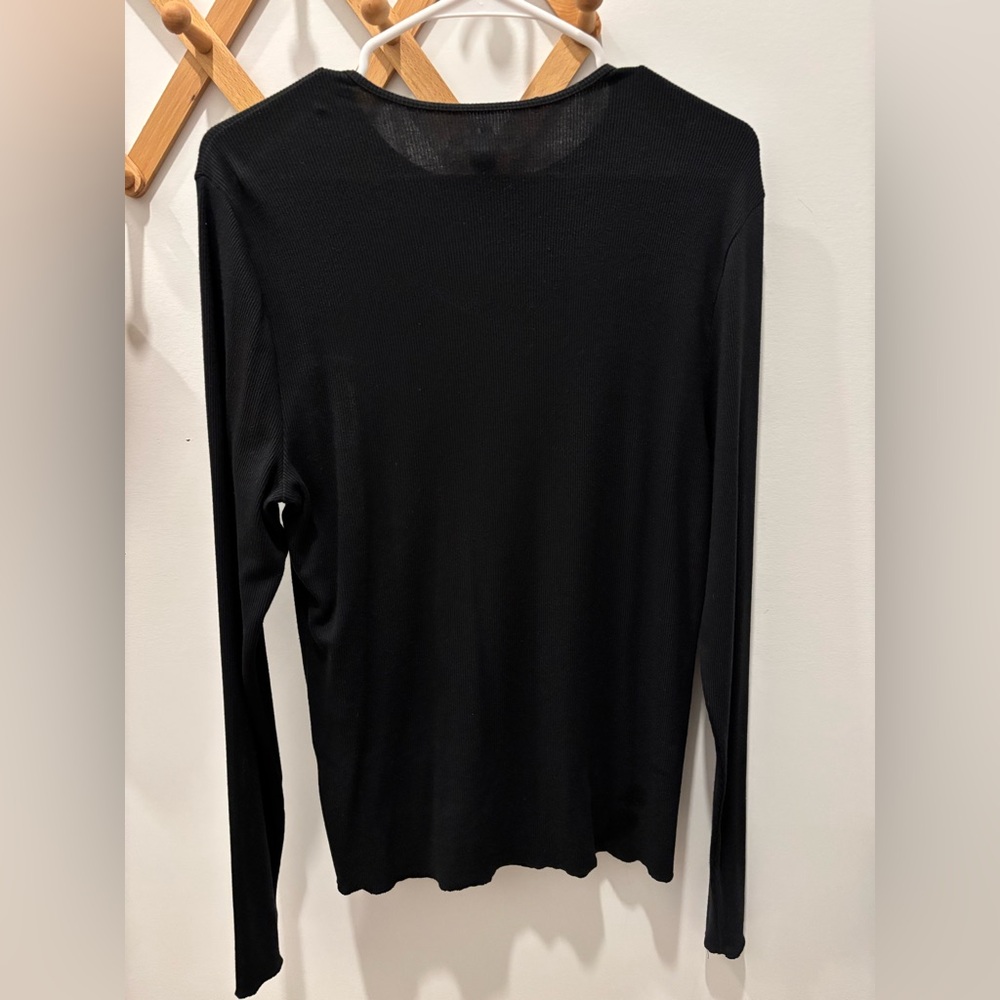 Abercrombie and Fitch black baby tee size XL - Picture 3 of 3